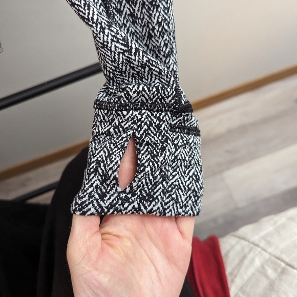 Size 6 Lululemon long sleeved shirt - Picture 2 of 4